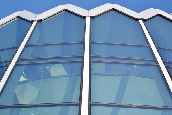 Moderna Pared Del Edificio Oficinas Acero Vidrio Con Cielo Azul — Foto de Stock