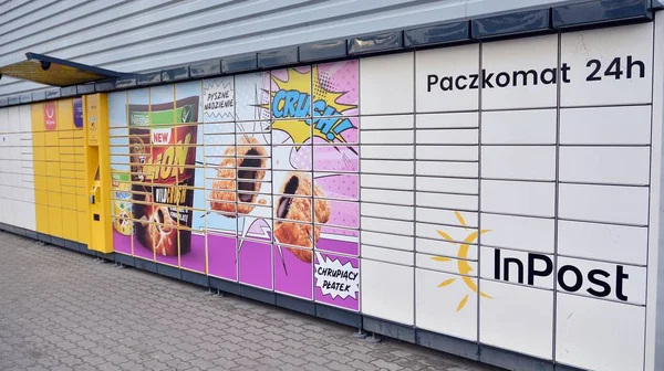 Warschau Polen December 2019 Geel Geautomatiseerde Pakketterminal Inpost — Stockfoto