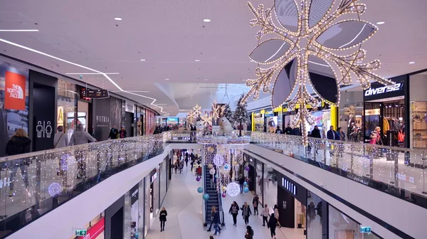 Varsóvia Polónia Dezembro 2019 Shopping Interior Galeria Polnocna Shopping Center — Fotografia de Stock