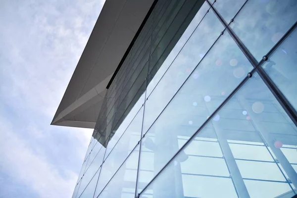 Abstrakcyjny Obraz Spojrzenia Górę Nowoczesne Szkło Betonowy Budynek Architektoniczny Detal — Zdjęcie stockowe