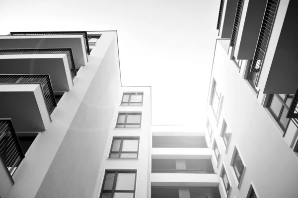 Sonnenstrahlen Lichteffekte Auf Städtische Gebäude Fragment Einer Modernen Wohnung Mit — Stockfoto