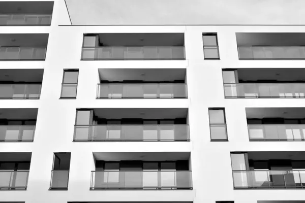 Raios Solares Efeitos Luz Edifícios Urbanos Fragmento Apartamento Residencial Moderno — Fotografia de Stock