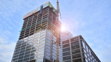 Varşova, Polonya. 10 Ocak 2020. Varşova 'daki ofis kompleks park inşaatı.