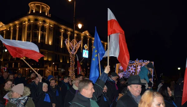 ポーランドのワルシャワ 2020年1月11日1000ガウン3月 欧州全域の裁判官や弁護士はワルシャワでの司法買収に抗議している ポーランドの人権と法の支配の防衛のための3月 — ストック写真