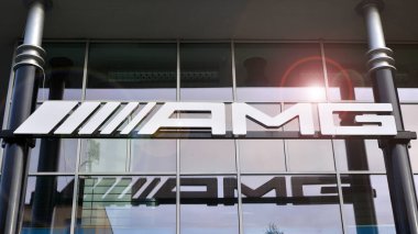 Varşova, Polonya. 12 Ocak 2020. Amg imzala. Şirket panosu Amg.