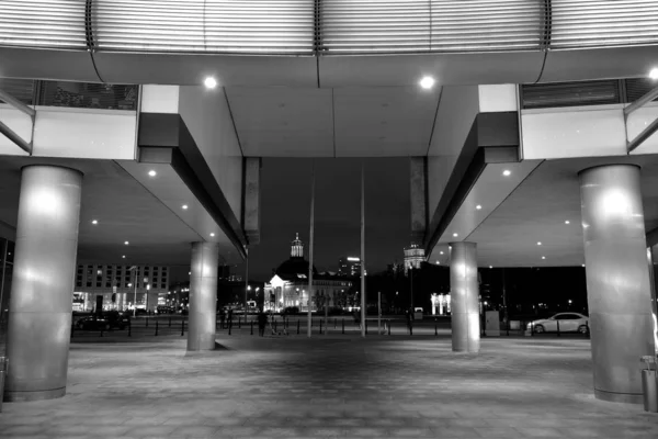 Ночная Архитектура Здание Стеклянным Фасадом Деловой Район Концепция Экономики Финансов — стоковое фото