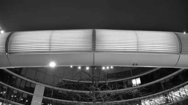 Nachtarchitektur Gebäude Mit Glasfassade Geschäftsviertel Konzept Der Ökonomie Der Finanzwirtschaft — Stockfoto
