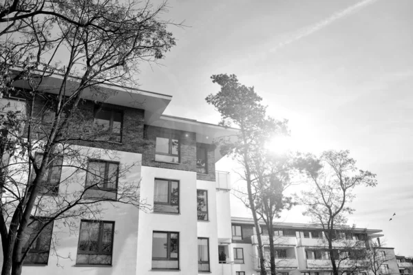 Солнечные Лучи Влияют Городские Здания Современная Жилая Квартира Квартирными Домами — стоковое фото