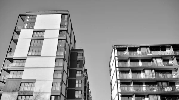 Raios Solares Efeitos Luz Edifícios Urbanos Fragmento Apartamento Residencial Moderno — Fotografia de Stock