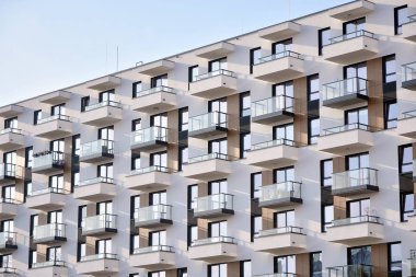Modern ve yeni apartman. Çok katlı, modern, yeni ve şık apartmanlar.. 