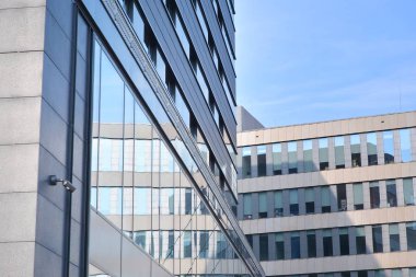  Modern şehir cam cepheler, soyut yansıması