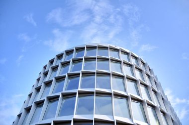  Modern şehir cam cepheler, soyut yansıması