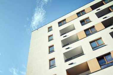 Modern ve yeni apartman. Çok katlı, modern, yeni ve şık apartmanlar.. 