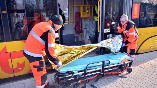 Warszawa Polen Januari 2020 Olycka Spårvagnen Att Offret Räddningstjänsten — Stockfoto