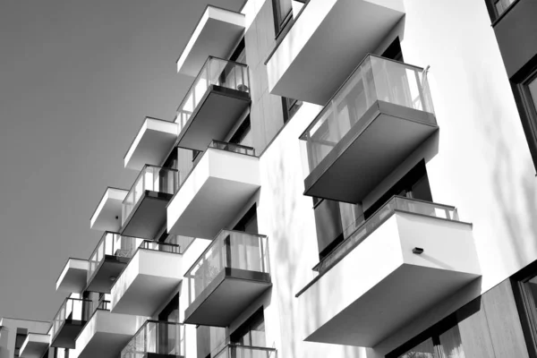 Modern Nieuw Appartementencomplex Veelzijdig Modern Nieuw Stijlvol Woonblok Van Appartementen — Stockfoto