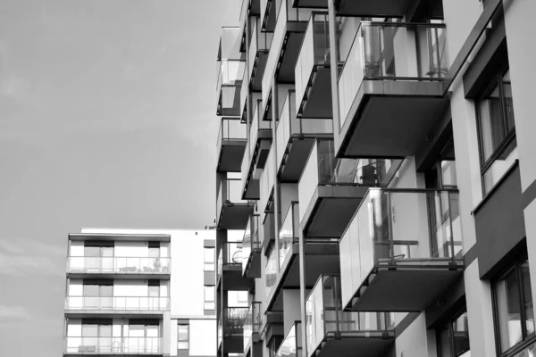 Modern Nieuw Appartementencomplex Veelzijdig Modern Nieuw Stijlvol Woonblok Van Appartementen — Stockfoto