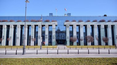 Varşova, Polonya. 7 Ocak 2020. Polonya Anayasa Mahkemesi 'nin modern binası. Polonya 'daki en yüksek mahkeme..