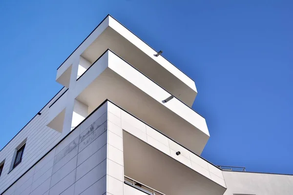 Multistory Novo Edifício Apartamentos Modernos Com Detalhes Arquitetônicos Arquitetura Moderna — Fotografia de Stock