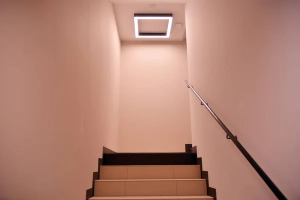 Escaliers Vides Rampe Intérieur Immeuble Appartements Moderne — Photo