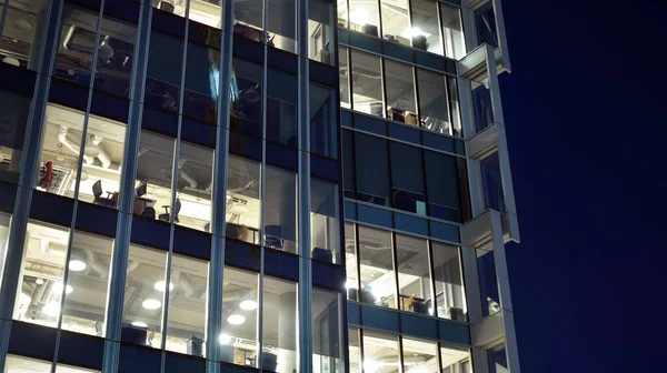 Patrón Edificios Oficinas Ventanas Iluminadas Por Noche Iluminación Con Diseño —  Fotos de Stock