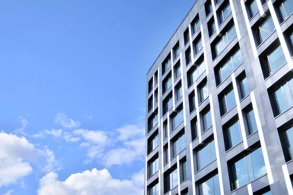 Fragment Abstrait Façade Immeuble Bureaux Moderne Fenêtres Brillantes Dans Structure — Photo