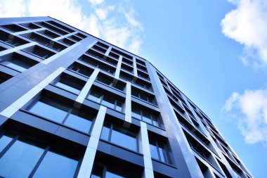 Modern ofis binası cephe soyut parçası, çelik yapı içinde parlak pencere eşiği