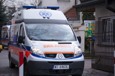 Varşova, Polonya. 13 Mart 2020. Varşova 'da koronavirüs enfeksiyonu olduğundan şüphelenilen bir hastanın nakli..