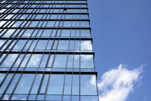 Moderno Edificio Oficinas Sobre Fondo Cielo Claro — Foto de Stock