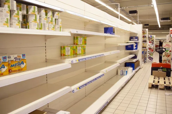 Varsó Lengyelország 2020 Március Tesco Bolt Üres Polcok Megtekintése Egy — Stock Fotó