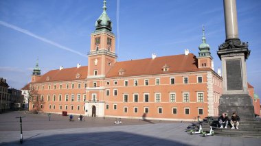 Varşova, Polonya. 17 Mart 2020. Coronavirus sağlık acil durumu nedeniyle sokaklar ve ana yerler terk edilmiş durumda. Şehir kendini turist ve insanlardan arındırıyor. Koronavirüsü durdurun..