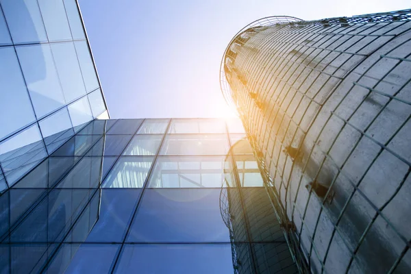 Edificio Oficinas Fachadas Vidrio Día Soleado Brillante Con Rayos Sol — Foto de Stock