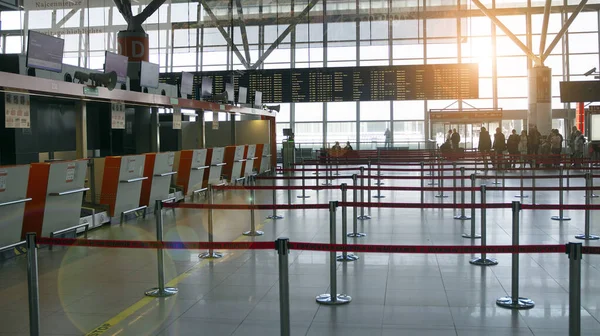 Warschau Polen März 2020 Leere Abflughalle Warschauer Flughafen Coronavirus Pandemie — Stockfoto