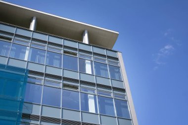 ofis bir arka plan portre üzerinde şehir merkezinde Binası