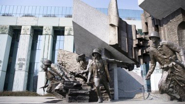 Varşova, Polonya. 28 Mart 2020. Varşova Ayaklanması Anıtı, Polonya 'nın Varşova şehrinde 1944 Varşova Ayaklanmasına adanmış bir anıttır..