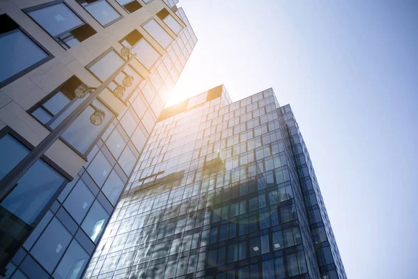 Rascacielos Edificio Moderno Ciudad Con Luz Solar Pared Cristal Edificio — Foto de Stock