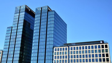 Varşova, Polonya. 8 Nisan 2020. Varso Place ofis binası inşaatı.