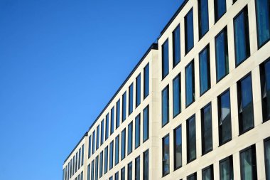 ofis bir arka plan portre üzerinde şehir merkezinde Binası
