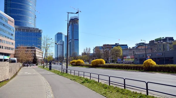 波兰华沙 April 2020 由于眼镜蛇的健康紧急情况 街上和主要地方仍然空无一人 这个城市把游客和人都排空了 停止结肠病毒 — 图库照片