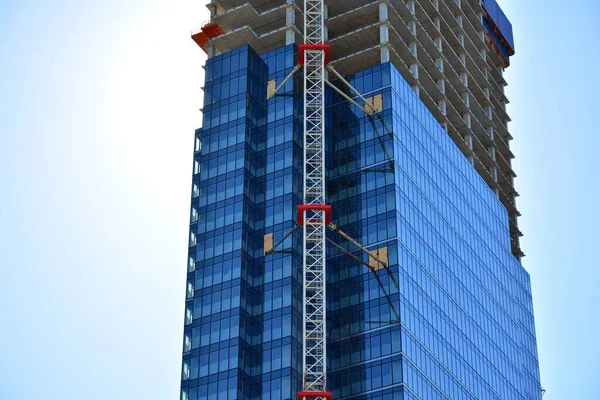 Edificio Uffici Nel Centro Della Città Uno Sfondo Primo Piano — Foto Stock