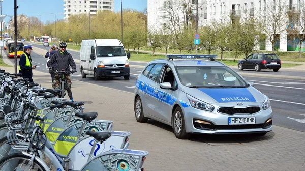 Warschau Polen April 2020 Polizisten Patrouillieren Einer Verlassenen Stadt Während — Stockfoto