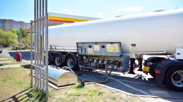 Warsaw Poland April 2020 Fuel Tanker Truck Gas Station Shell — Stock Photo, Image