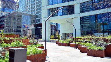 Varşova, Polonya. 19 Nisan 2020. Modern ofis binası Browary Warszawskie. 