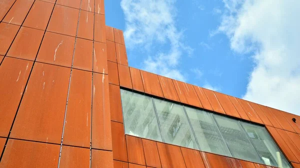 現代の都市ガラスと鋼面の抽象的な反射 近代的なオフィスビルの詳細 ガラスとスチール表面 — ストック写真