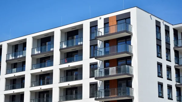 Edifício Condomínio Moderno Com Grandes Janelas Fachada Moderna — Fotografia de Stock