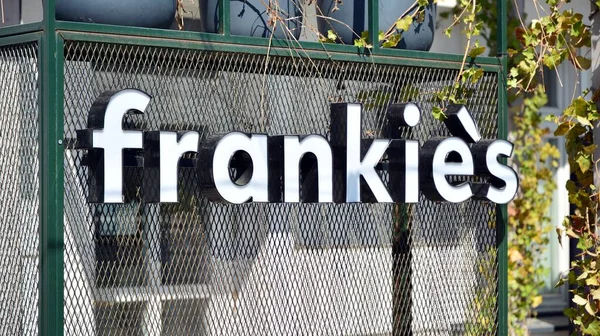 Varsovia Polonia Abril 2020 Firma Con Frankie Letrero Compañía Frankie — Foto de Stock