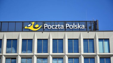 Varşova, Polonya. 27 Nisan 2020. Poczta Polska 'yı imzala. Şirket panosu Poczta Polska  