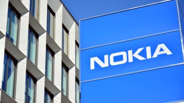 Varşova, Polonya. 27 Nisan 2020. Nokia 'yı imzala. Şirket tabelası Nokia