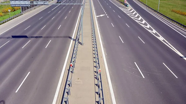高速公路在城市里 高速公路 快车道 — 图库照片