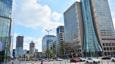 Varşova, Polonya. 30 Nisan 2020. Varso Place ofis binası inşaatı.