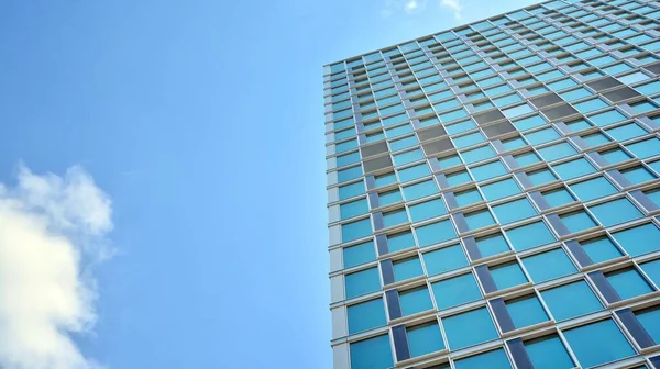 Pared Vidrio Estructural Que Refleja Cielo Azul Fragmento Abstracto Arquitectura — Foto de Stock